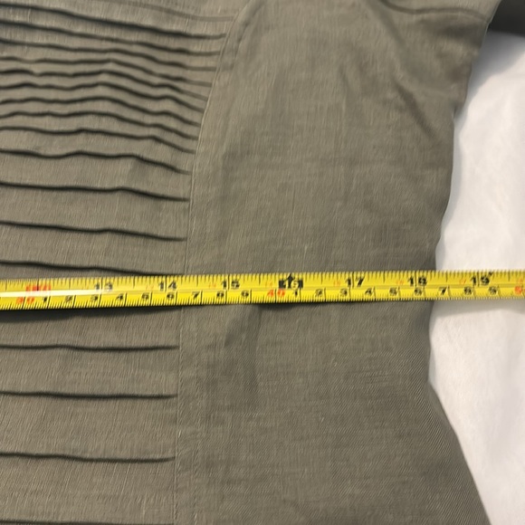 Tracy M 100% Linen Blouse in Olive SZ XL pleated front collared 3/4 sleeve vacay - Picture 7 of 11